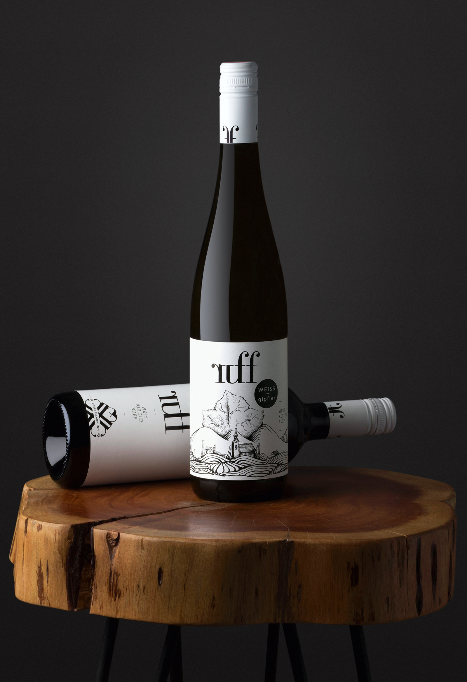 Titanweiss, Grafikstudio, Hanfthal, Weinviertel, Etikettendesign, Weingut Ruff, Weißgipfler, Flasche