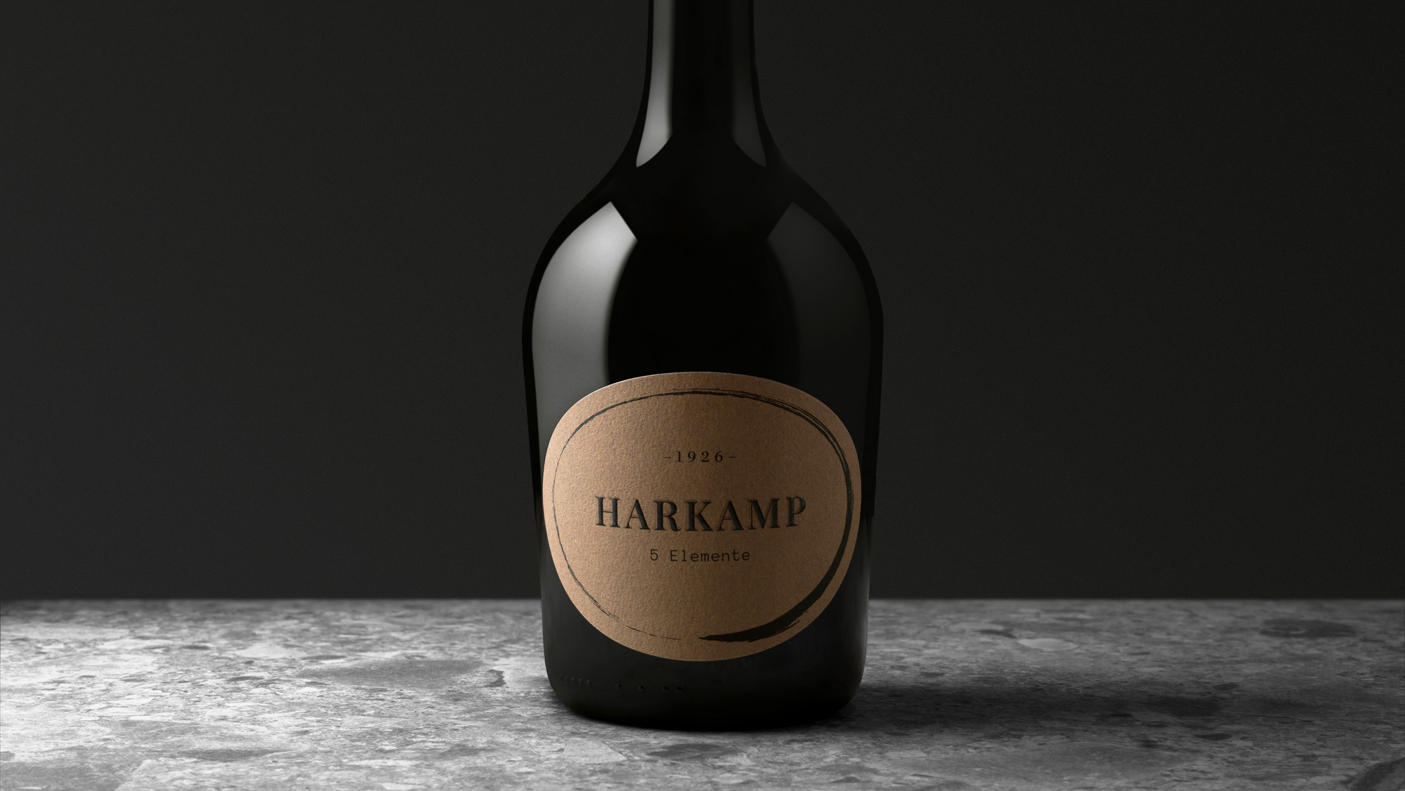 Titanweiss, Grafikstudio, Hanfthal, Weinviertel, Etikettendesign, Sektmanufaktur Harkamp, Weinflasche