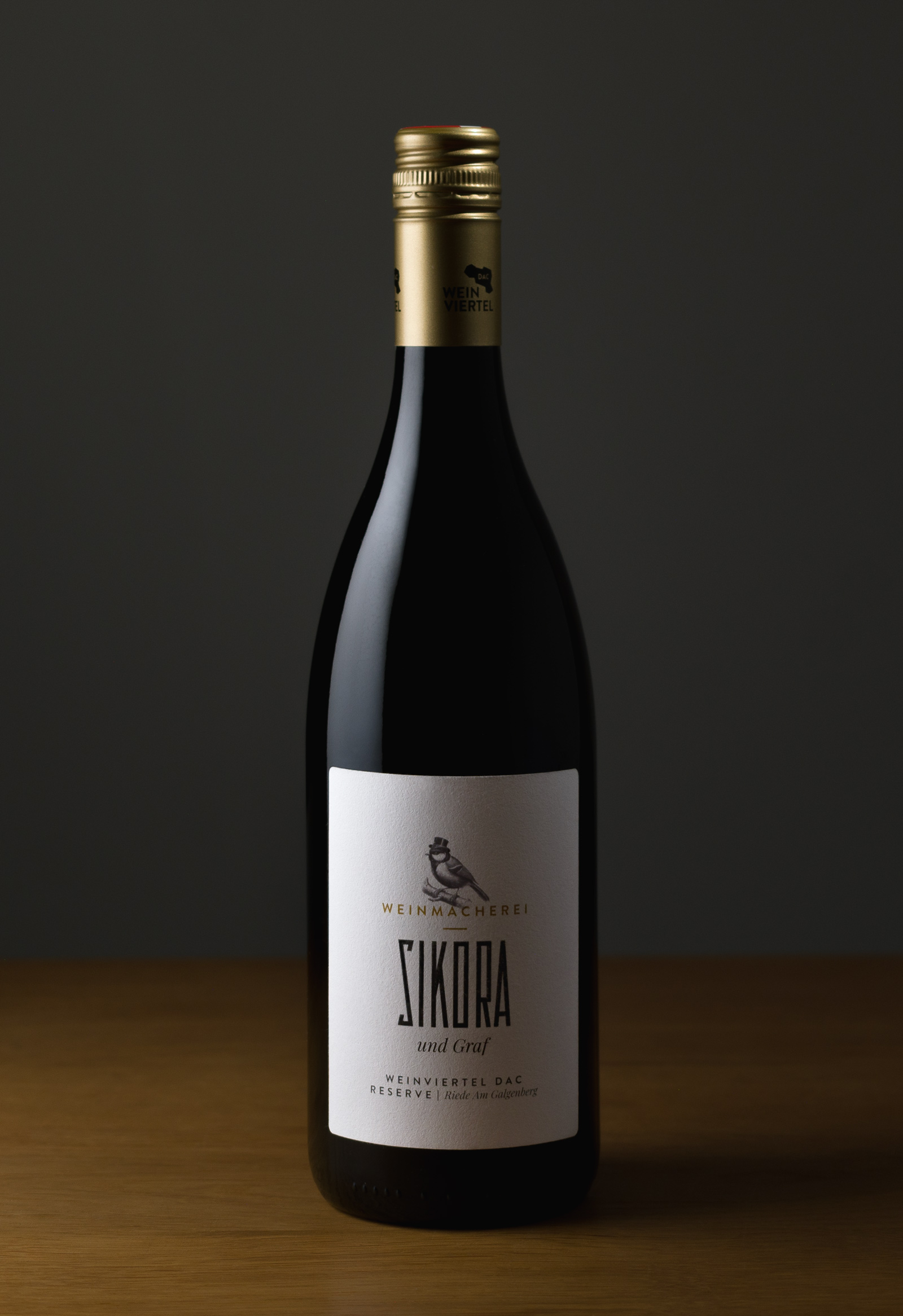 Titanweiß Designagentur Weinviertel Etikettendesign Weingut Sikora und Graf Weinflasche